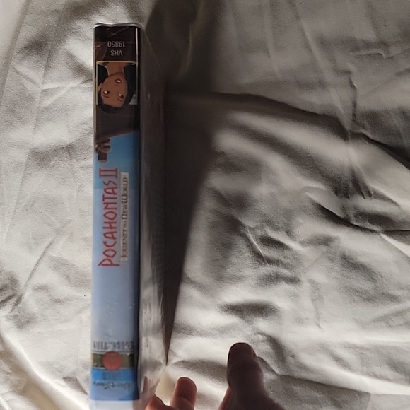 Disney's Pocahontas II Journey to a New World VHS - Picture 3 of 4